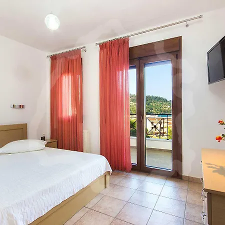 Loretta Mezonett I * Chrisi Ammoudia